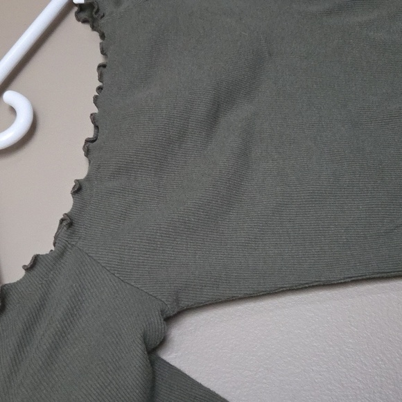 Hollister Dark Green Ribbed Top Size XS - Picture 3 of 3